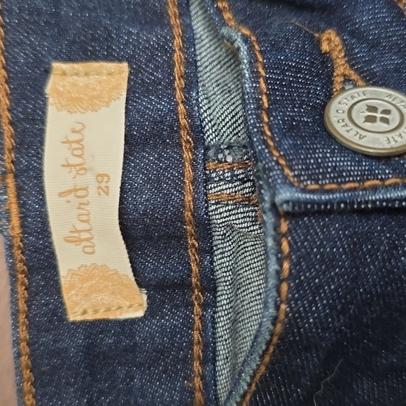 ALTAR'D STATE Women's 29 Short Blue Skinny Jeans with Subtle Fading - Picture 2 of 7